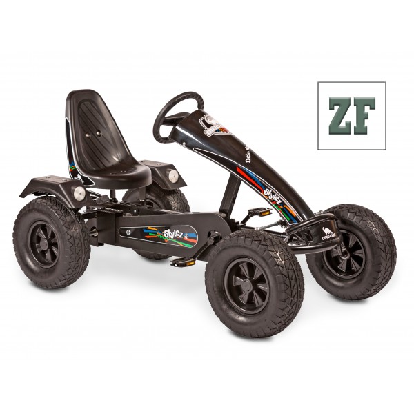 Kart cu pedale Stylez ZF - Cadru negru / Spoiler și aripi negri / Anvelope Off Road / Roată libera ZF